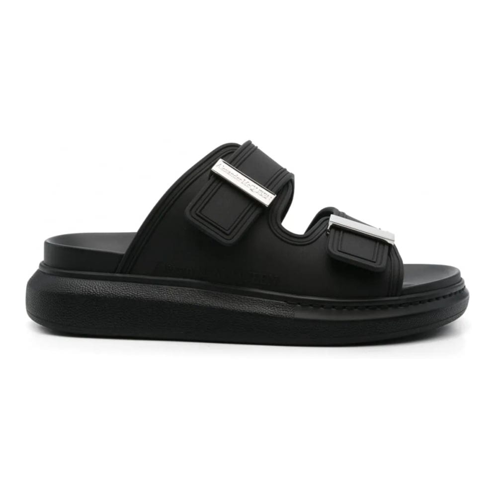 Alexander mcqueen - Sandales plates 'Logo-Engraved' pour Femmes